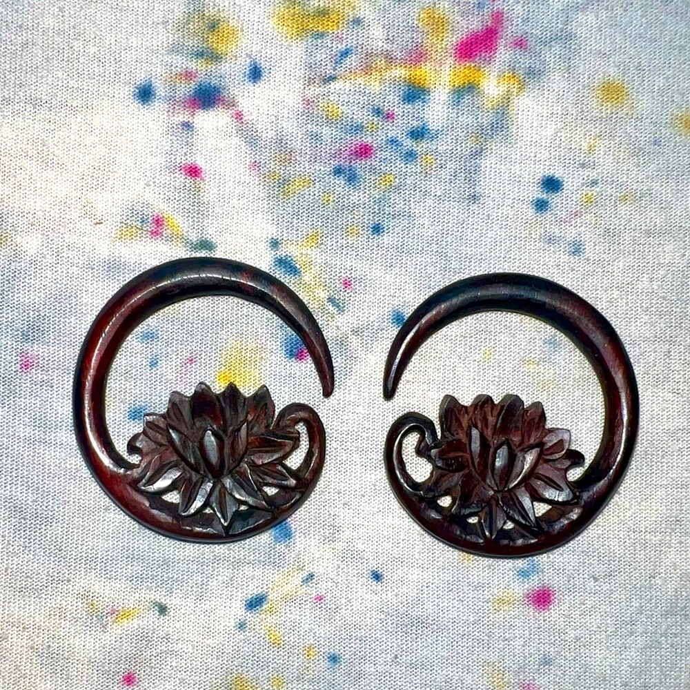 🪷Unique Rosewood Lotus Flower Earrings 2g Ear Gauges Natural Handmade Stretchers